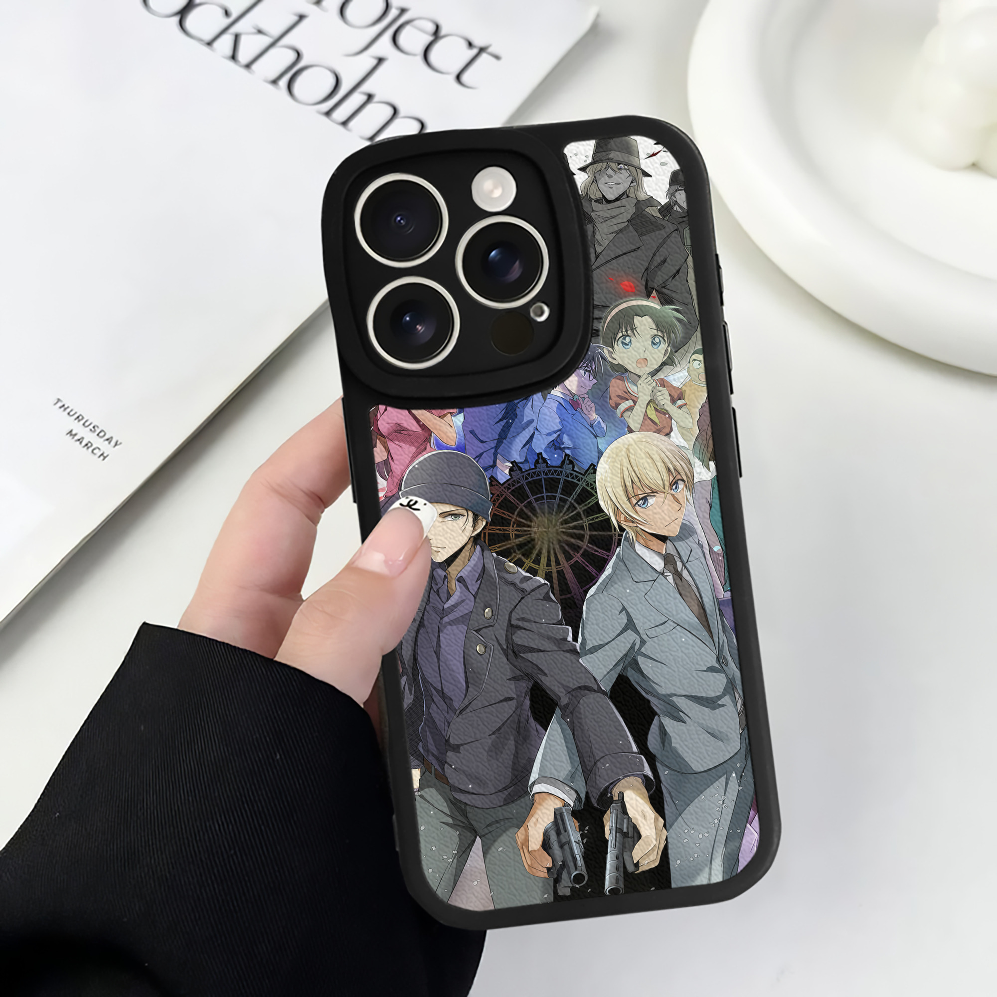 （画像用） 名探偵コナン Detective Conan 【iPhone 16シリーズ対応】シリコンスマホケース（レザー調） 材質：シリコン
